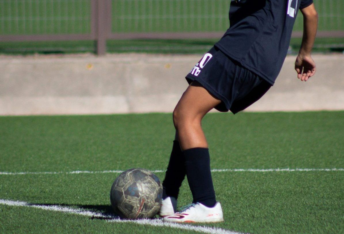 Football player returning to training on the pitch